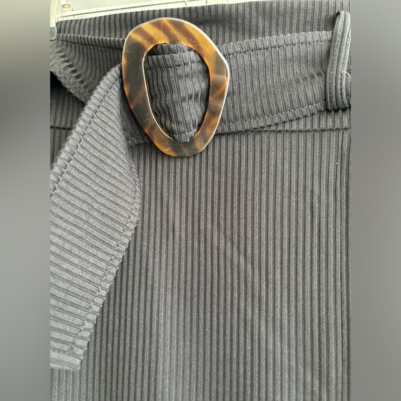 Black pencil skirt with belt - Picture 3 of 4